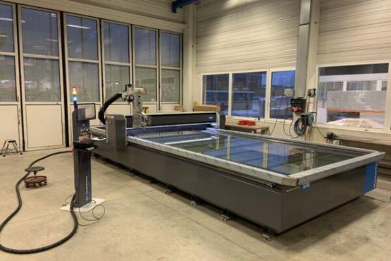 Table de decoupe jet d eau eurocutting clermont ferrand auvergne revendeur clermont soudure
